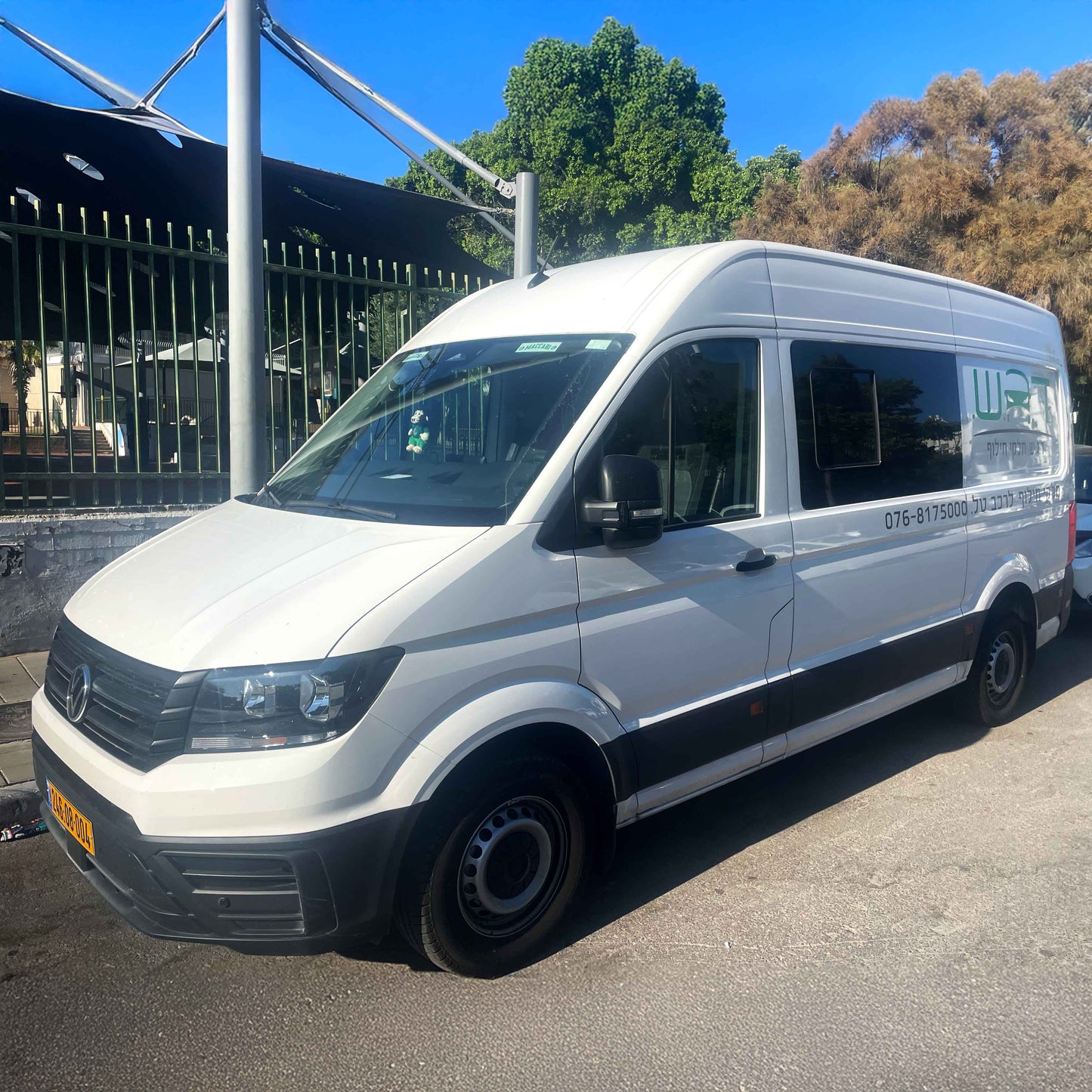 תמונה חזיתית שלפולקסווגן קראפטרעם מדבקת ויניל בצד