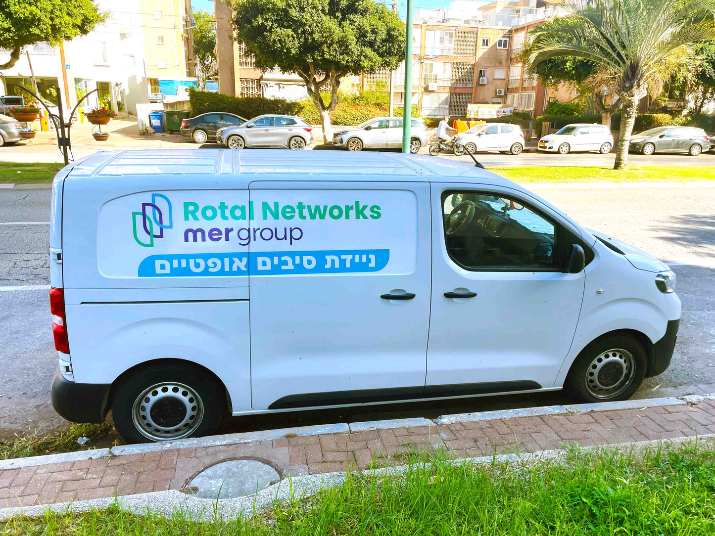 שלט מדבקה צידי מסחרית בינונית