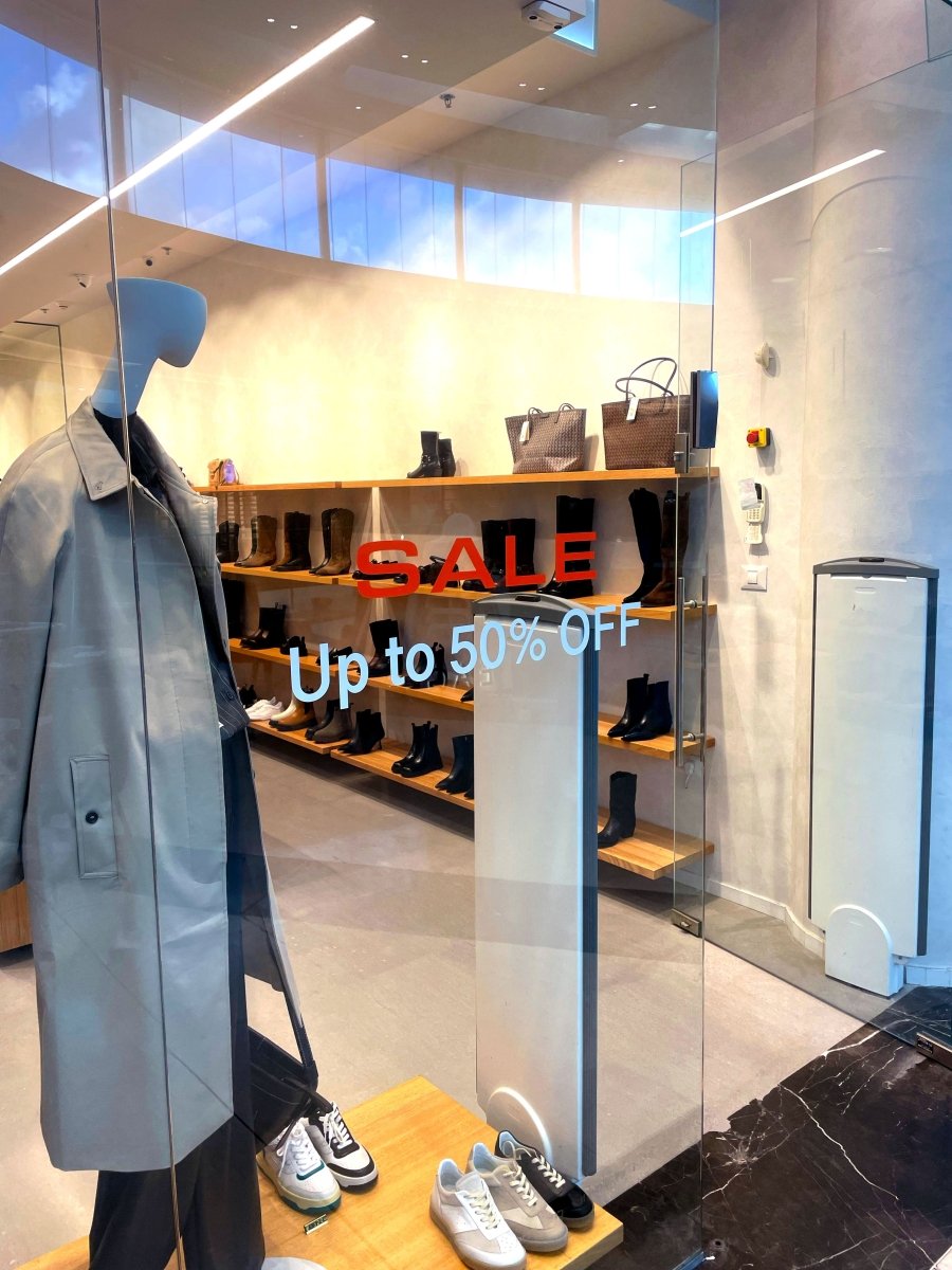 מדבקות לחלון ראווה